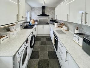 Kitchen- click for photo gallery